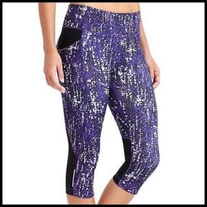 Athleta Pebble Be Free Knicker Crop Tight